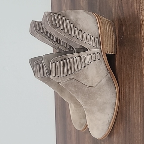 🤎 Vince Camuto Pevista Bootie, size 8.5🤎 - Picture 3 of 8